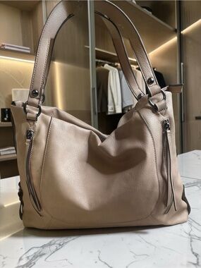 Max Studio Dt Beige Faux Leather Slouchy Hobo Shoulder Bag Purse Zipper Details